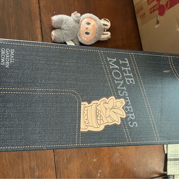 NIB Large Fall in Wild Labubu Farmer Pop Mart - Picture 3 of 5